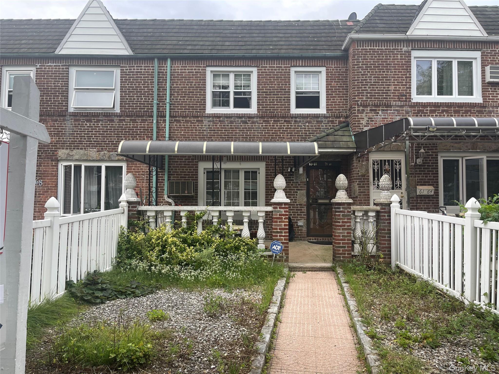 6166 78th St, Middle Village, NY 11379
