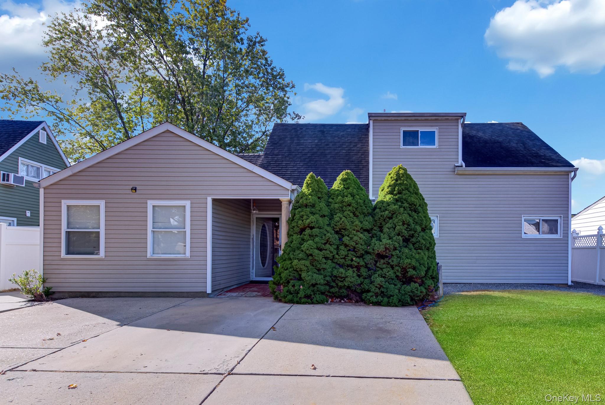 69 Wheelbarrow Ln, Wantagh, NY 11793