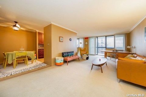 Condominium in Bayside NY 2 Bay Club Drive #16V.jpg