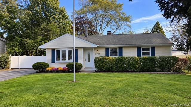 2909 Falcon Ave, Medford, NY 11763
