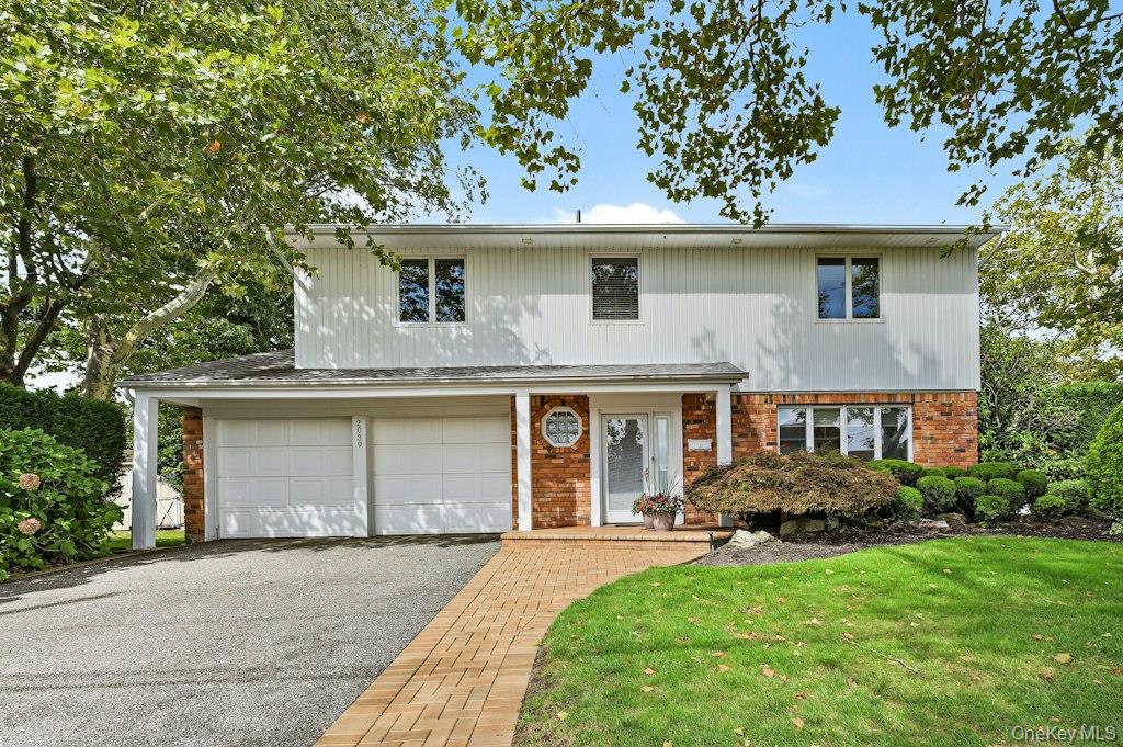 2039 Blanche Ln, Merrick, NY 11566