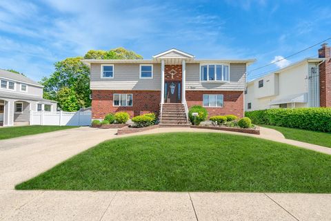 Single Family Residence in Wantagh NY 3363 Austin Avenue.jpg