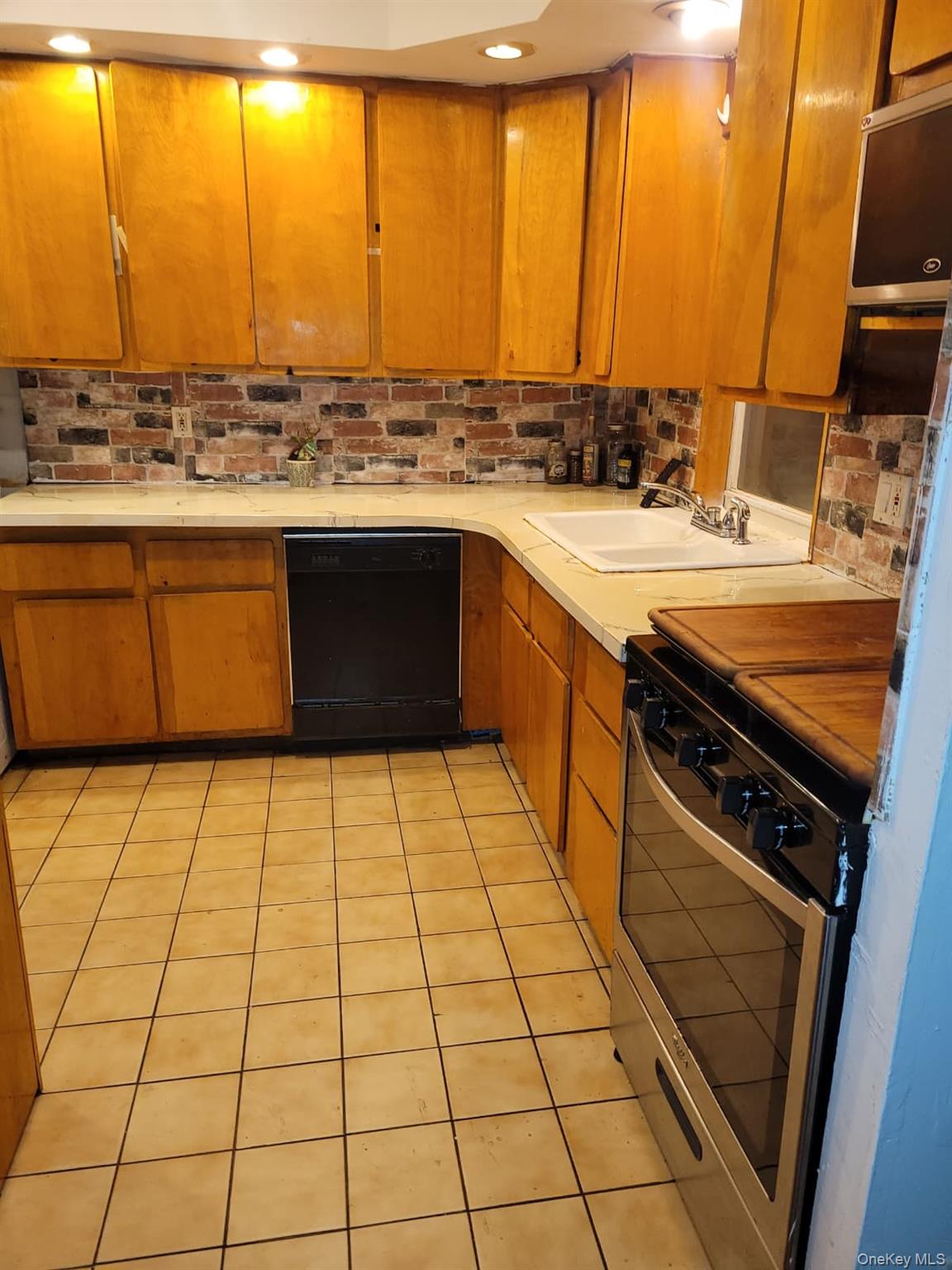 13512 223rd St, Laurelton, NY 11413 photo