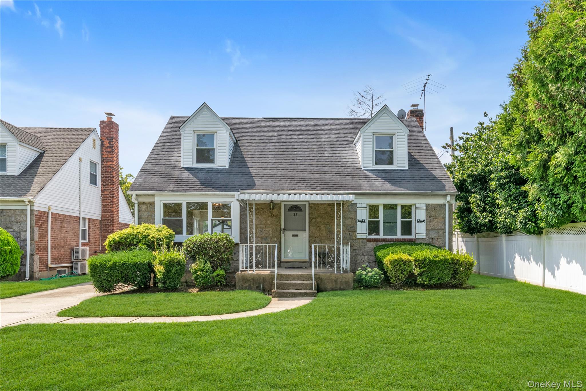 33 Michael Ln, New Hyde Park, NY 11040