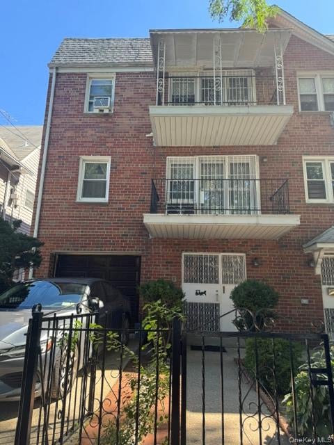 48 35 92nd St, Elmhurst, NY 11373
