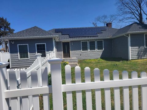 Single Family Residence in West Babylon NY 1227 Little East Neck Road.jpg