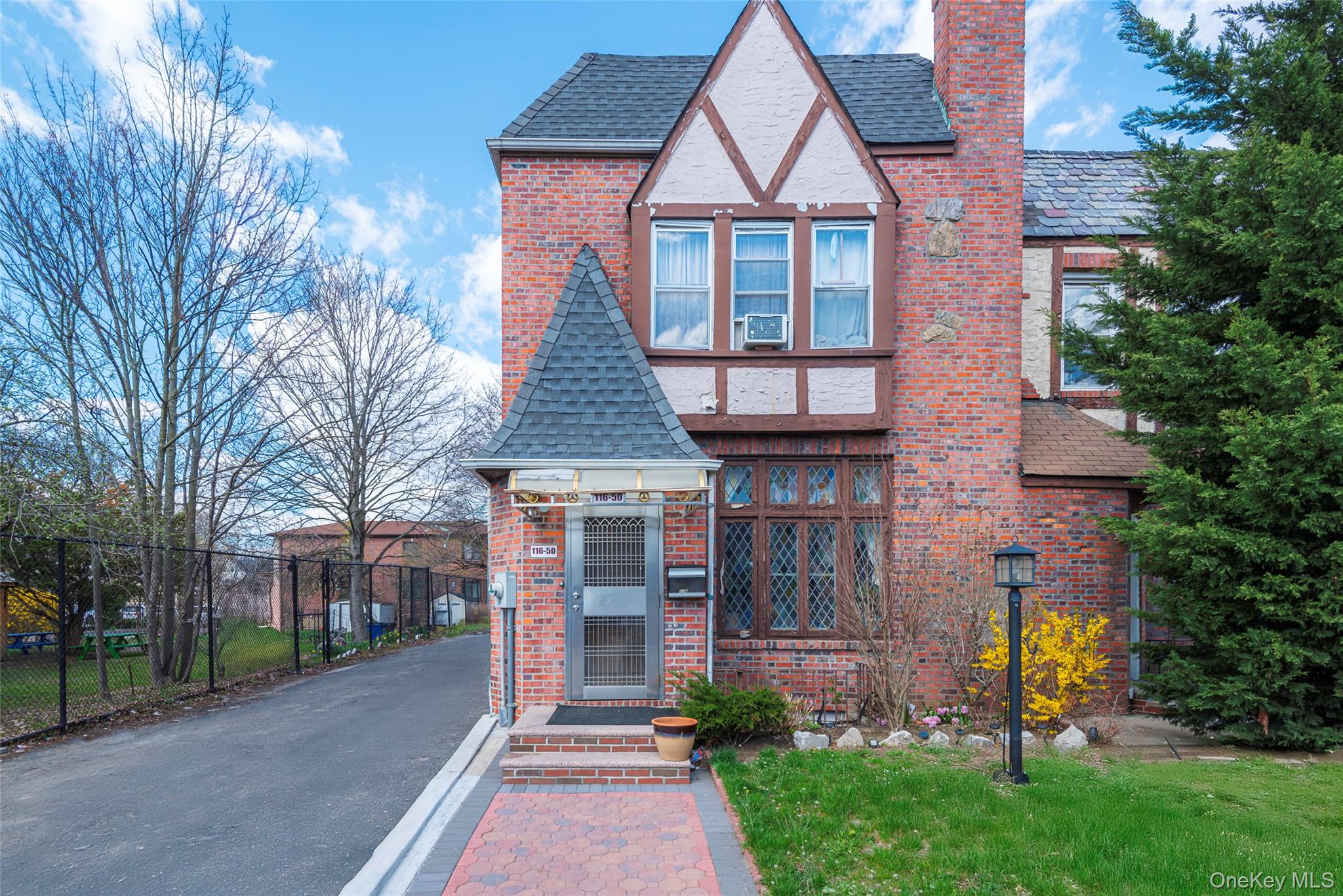 116 50 227th St, Cambria Heights, NY 11411 photo