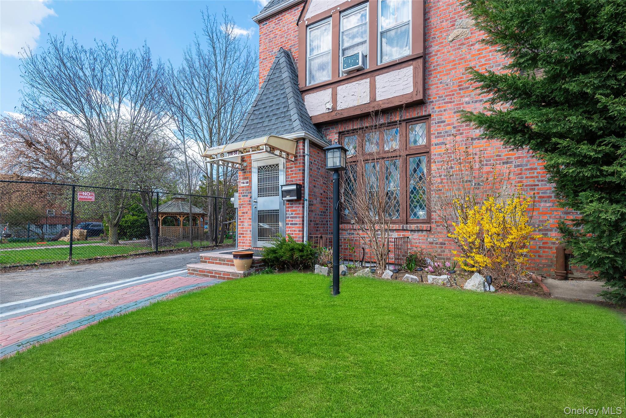 116 50 227th St, Cambria Heights, NY 11411 photo
