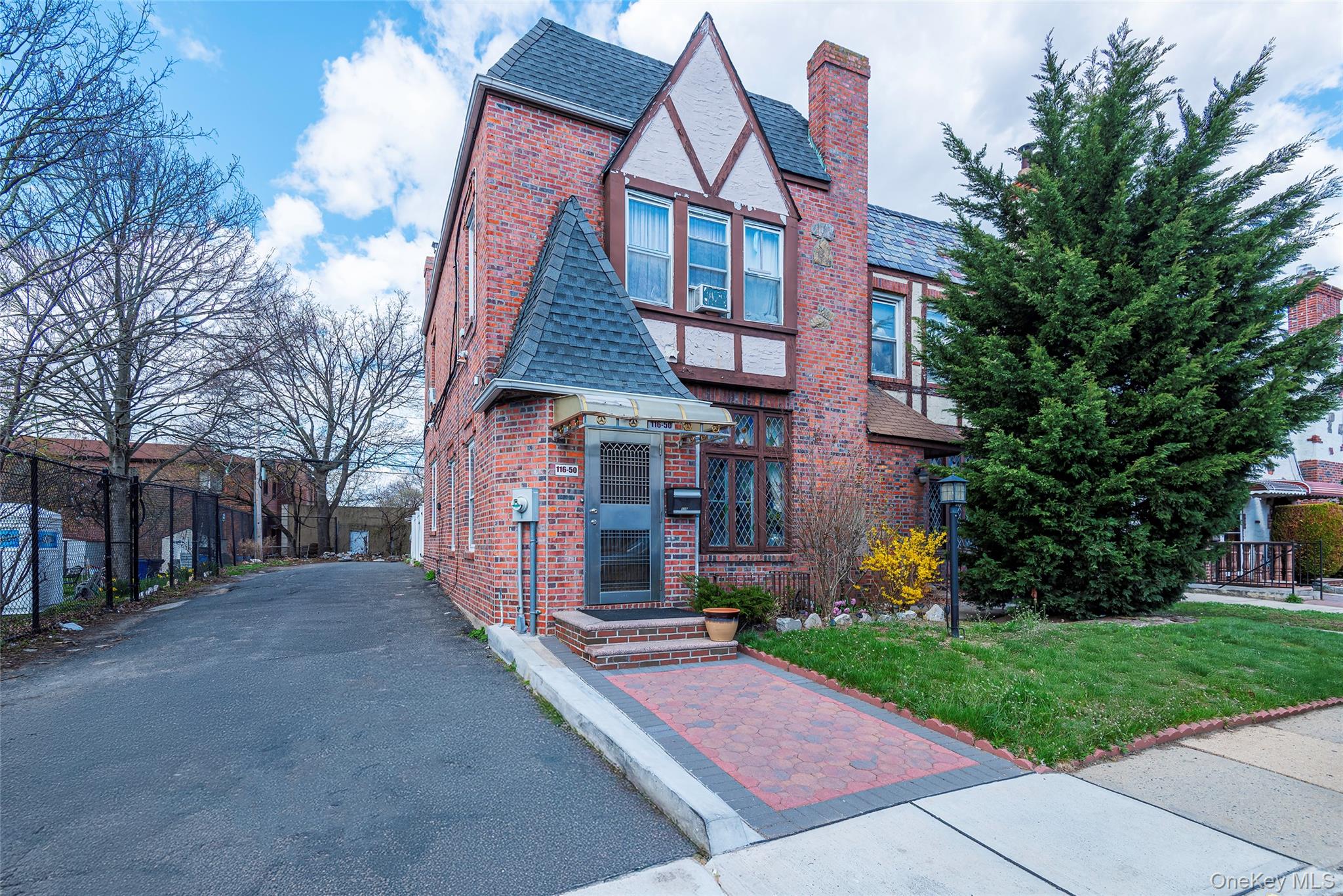116 50 227th St, Cambria Heights, NY 11411