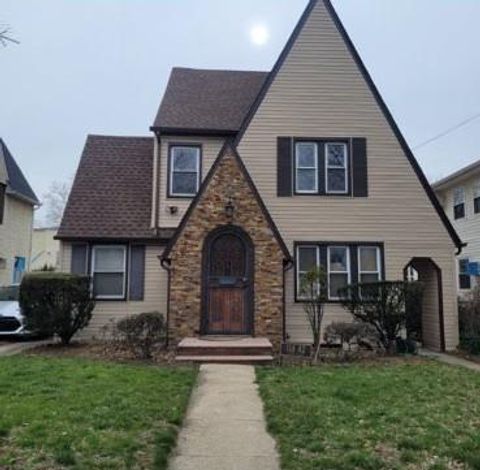 Single Family Residence in Addisleigh Park NY 114-42 175th Place.jpg