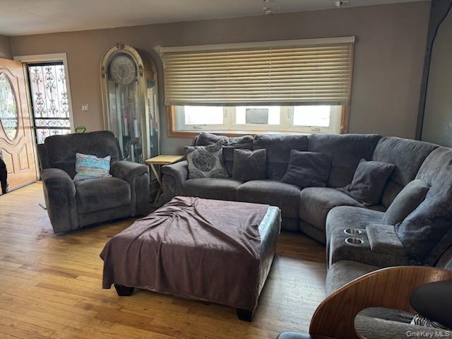 320 40th St, Copiague, NY 11726 photo