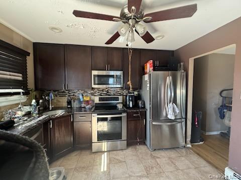 320 40th St, Copiague, NY 11726 photo