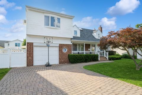 Single Family Residence in West Hempstead NY 198 Guildford Court.jpg
