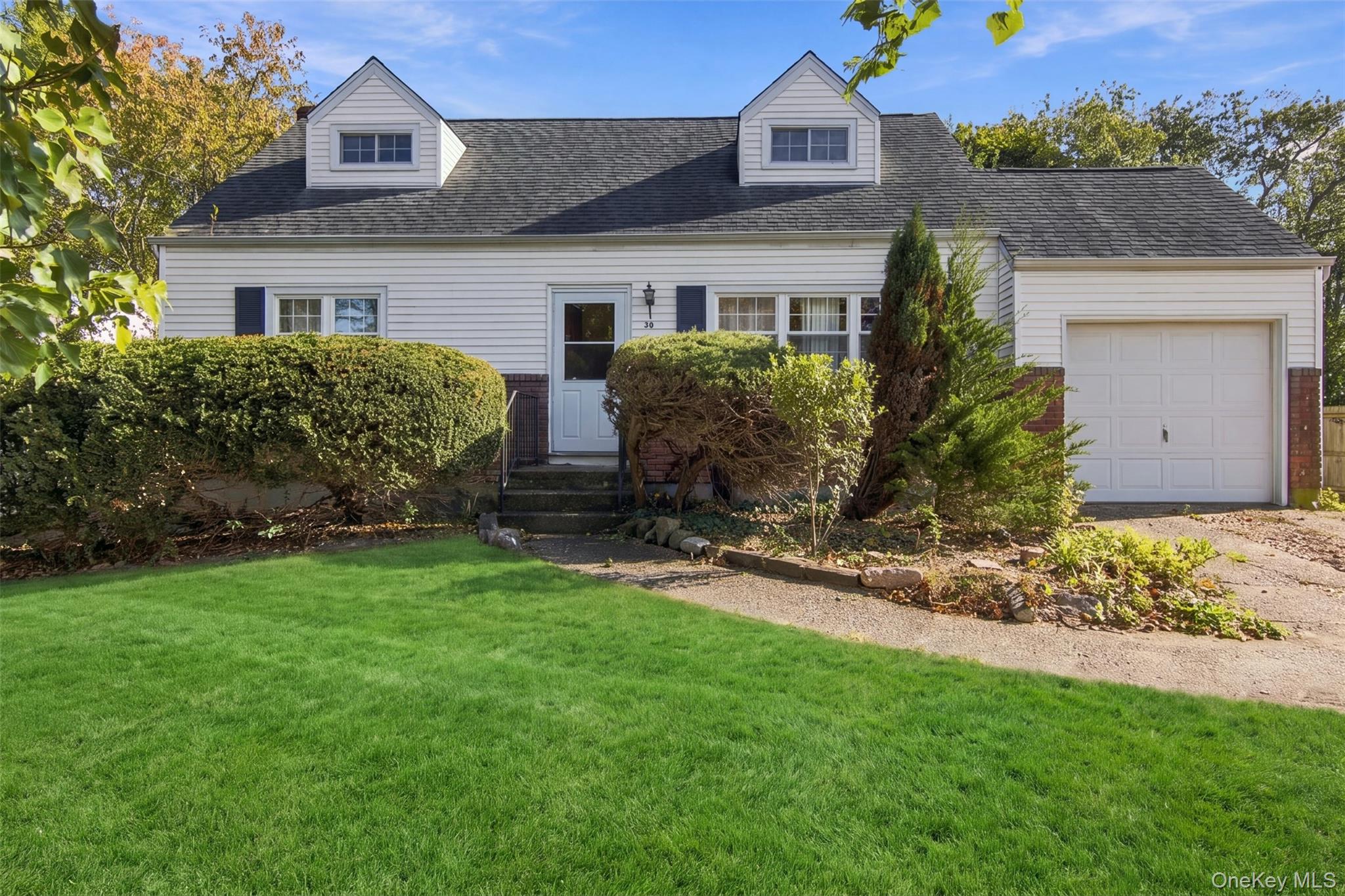 17 Continental Dr, Port Jefferson, NY 11776