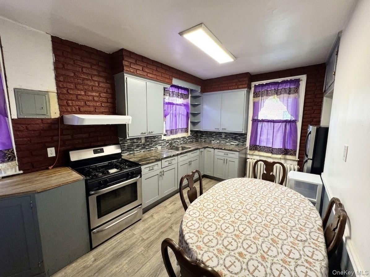 7 President St, Far Rockaway, NY 11691 photo