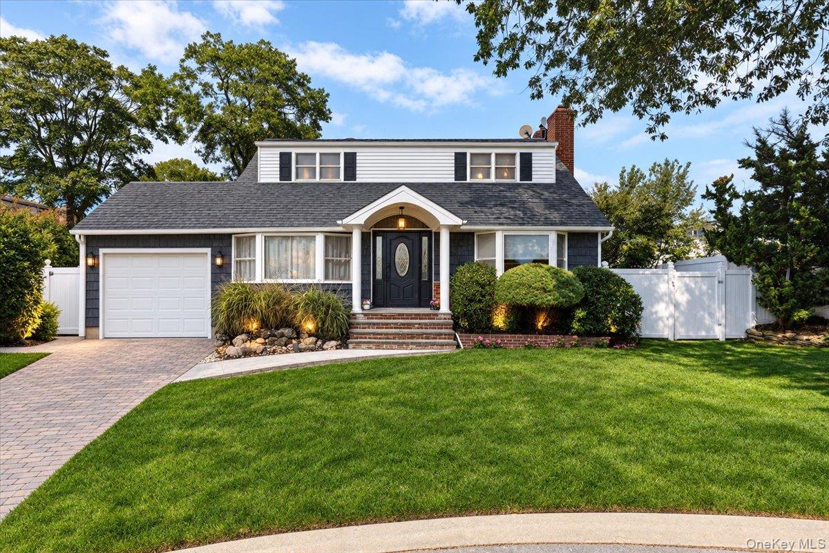 1 5th Ave, Farmingdale, NY 11735