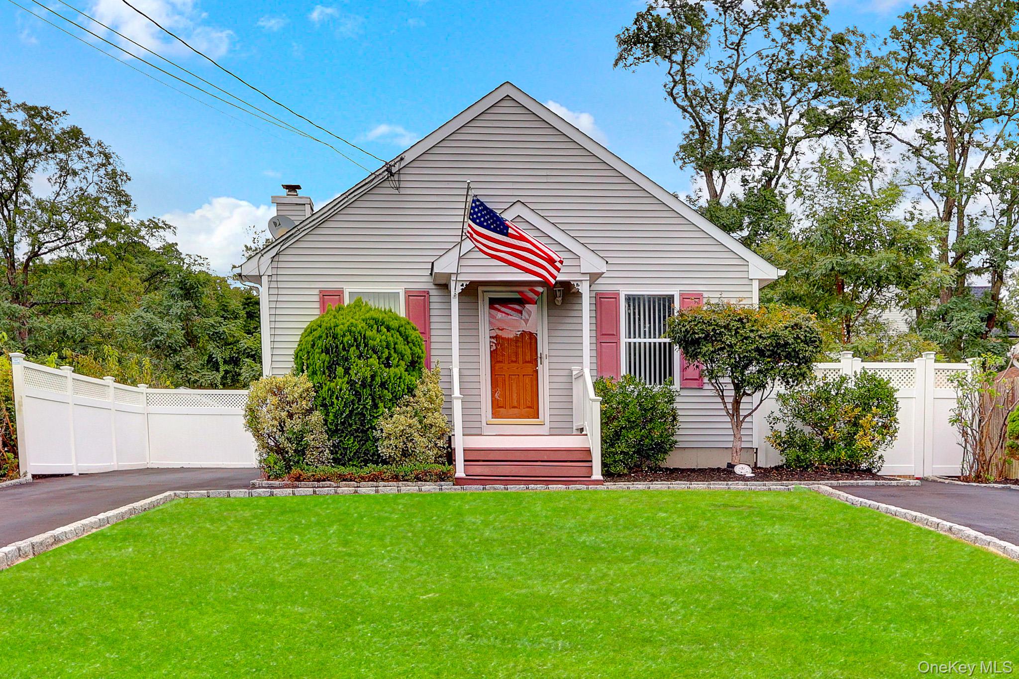 143 Evergreen Dr, Selden, NY 11784