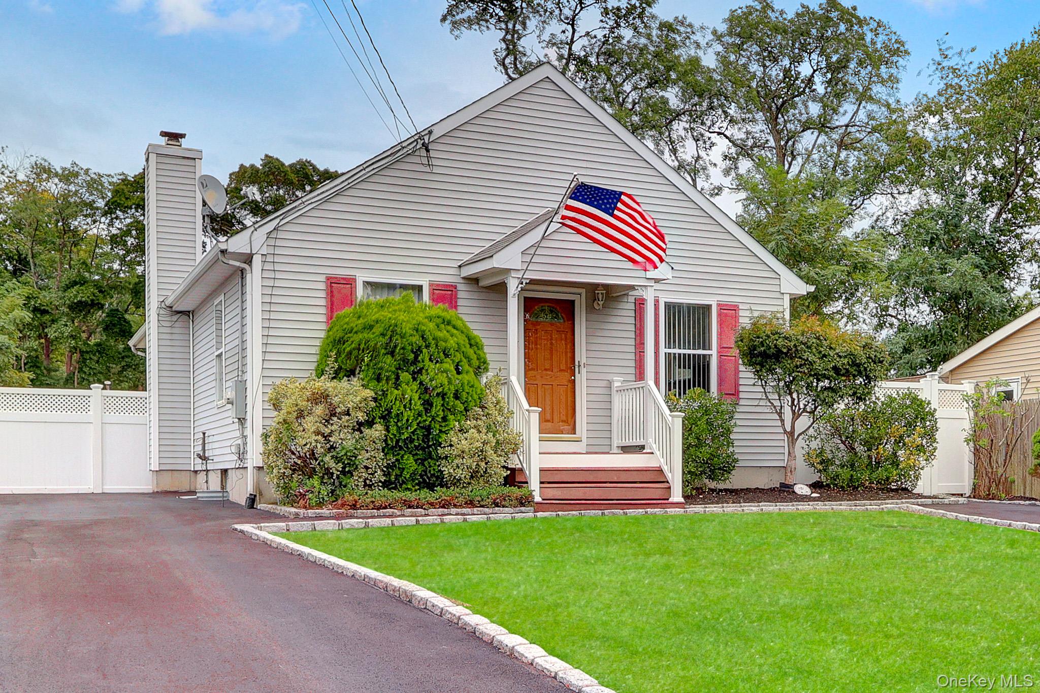 143 S Evergreen Dr, Selden, NY 11784 photo