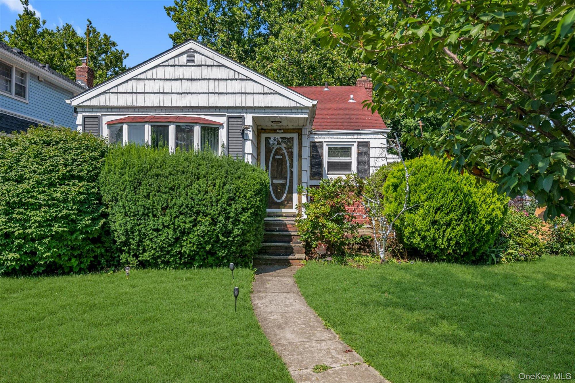 146 Claflin Blvd, Franklin Square, NY 11010
