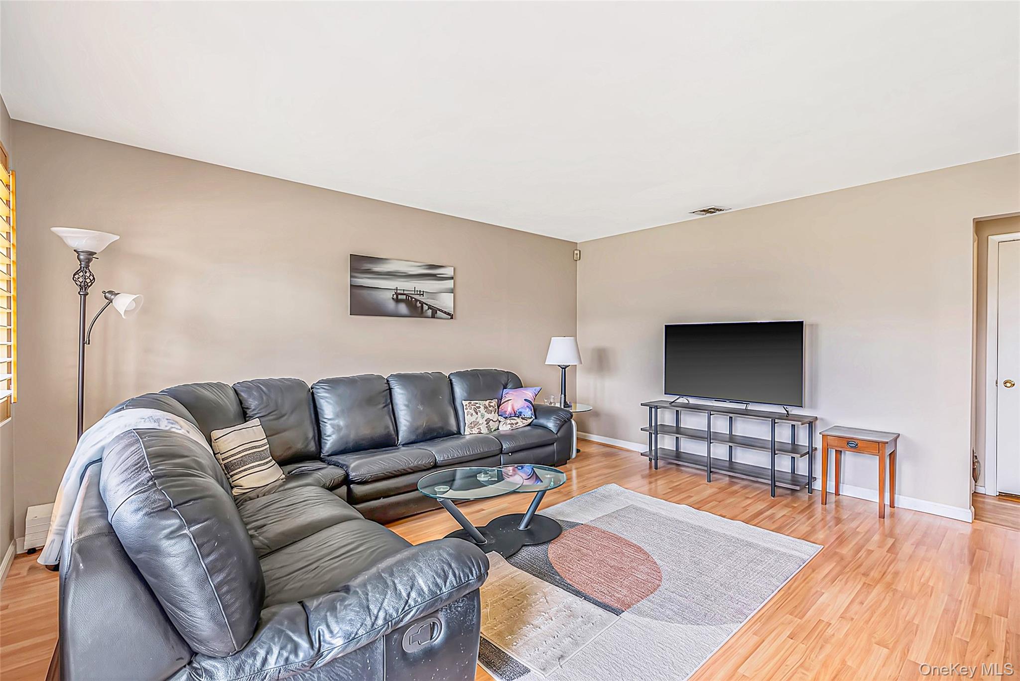 25 Merritt St, Lindenhurst, NY 11757 photo