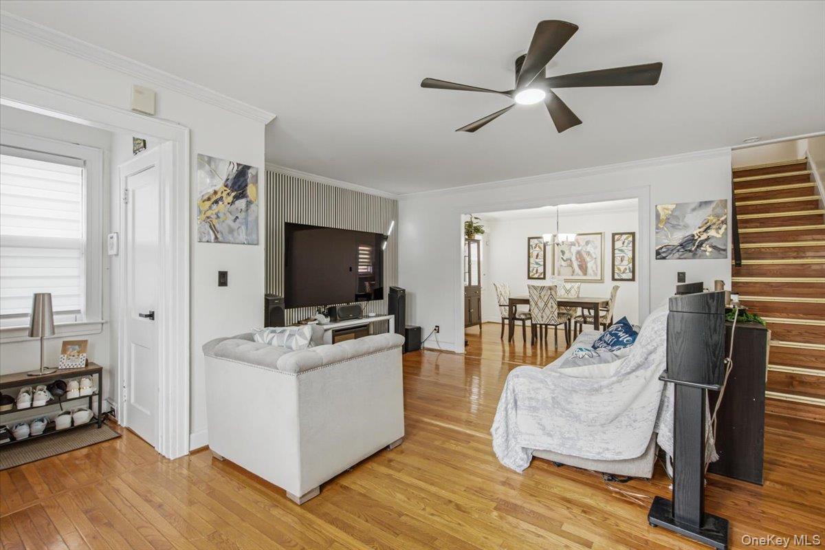 94 26 210th St, Queens Village, NY 11428 photo