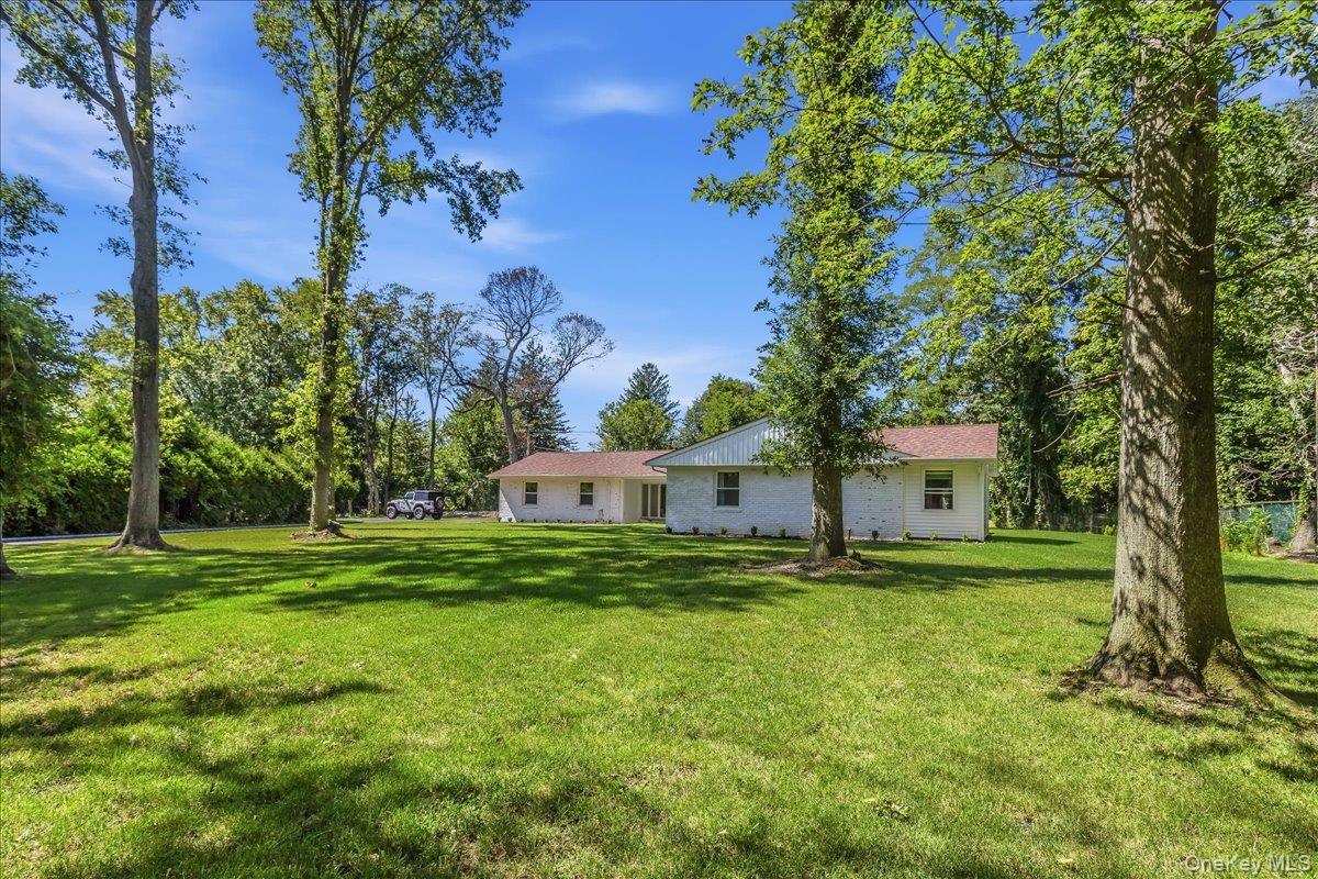 9 Empire Ct, Dix Hills, NY 11746 photo