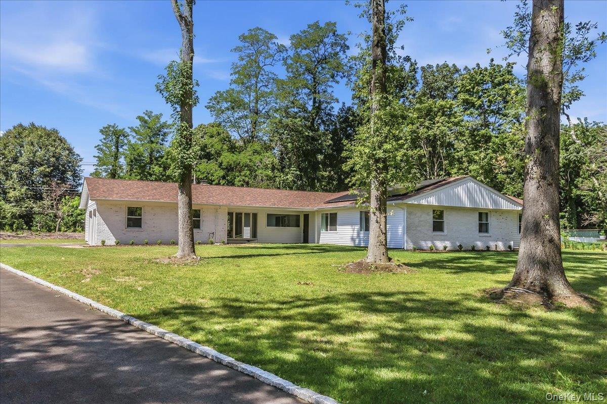 9 Empire Ct, Dix Hills, NY 11746 photo