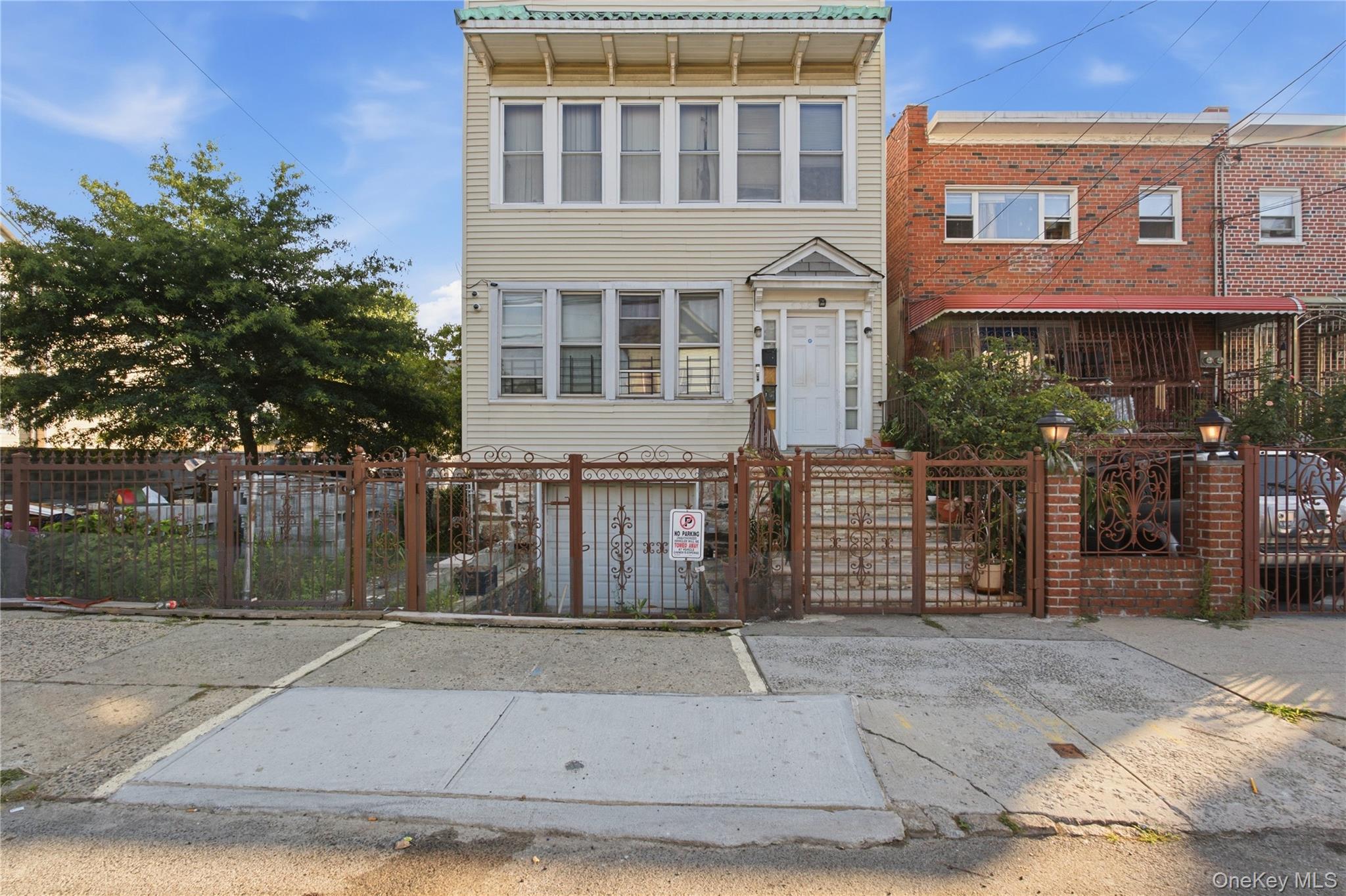 739 224th St, Bronx, NY 10466