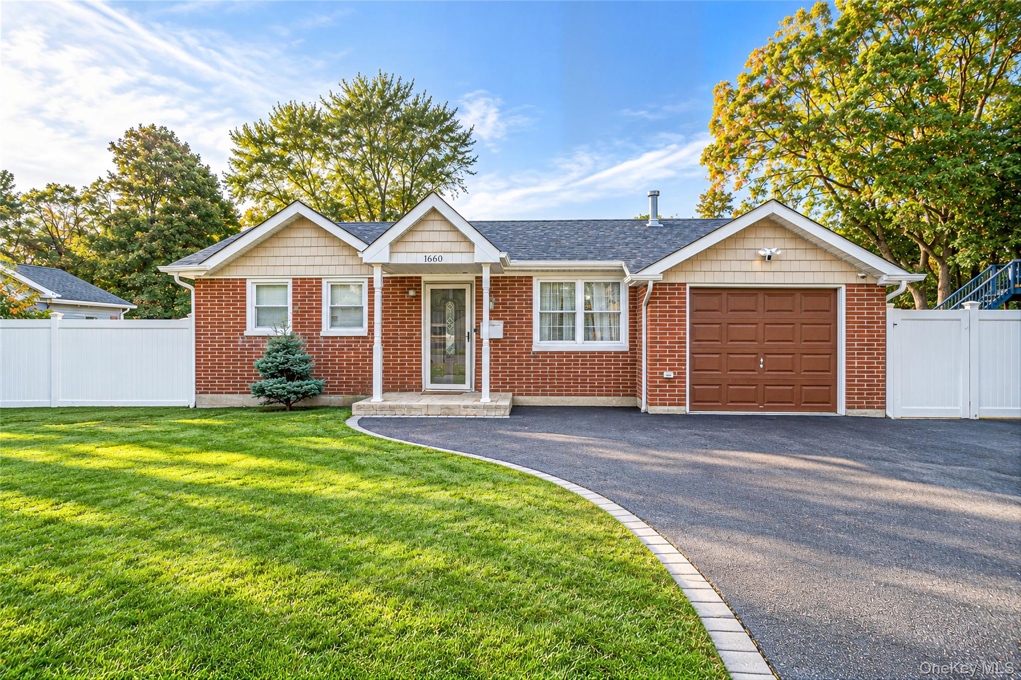 1660 Gardiner Dr, Bay Shore, NY 11706