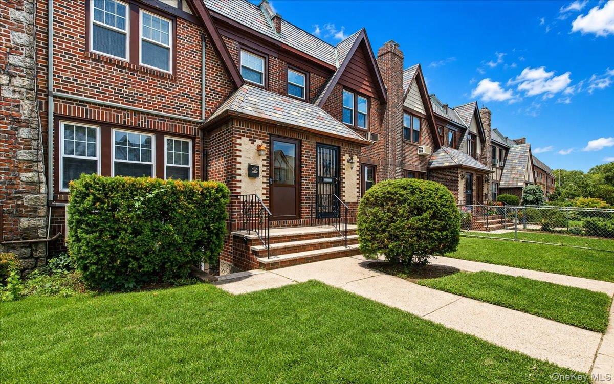 85 26 67th Rd, Rego Park, NY 11374 photo