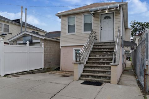 Single Family Residence in Arverne NY 6940 Gouverneur Avenue.jpg