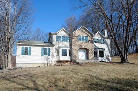 Single Family Residence in Airmont NY 7 Kile Court.jpg