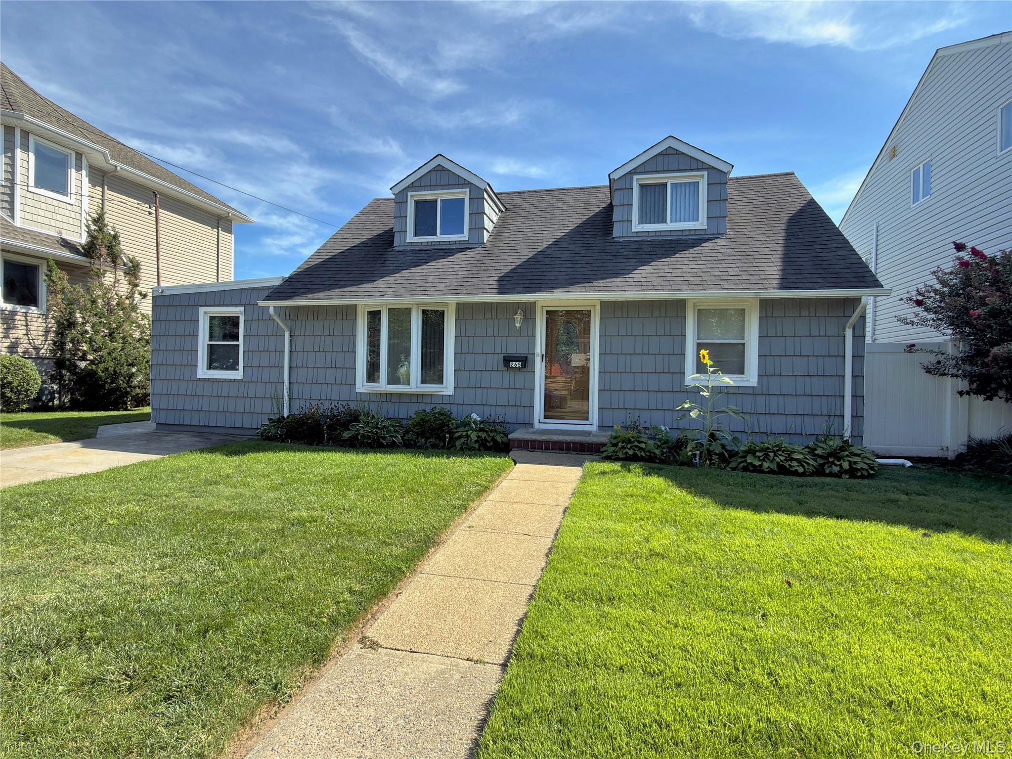 265 Windsor Pkwy, Oceanside, NY 11572
