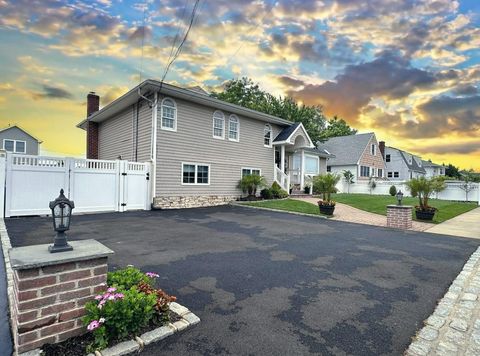 Single Family Residence in Amity Harbor NY 59 western concourse.jpg