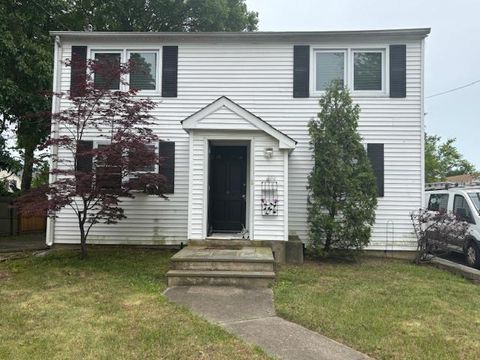 Single Family Residence in Amity Harbor NY 24 N Anita Place.jpg