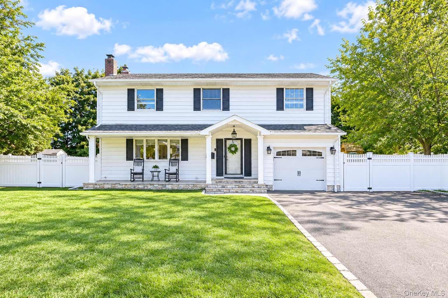 37 Gaymor Ln, Commack, NY 11725