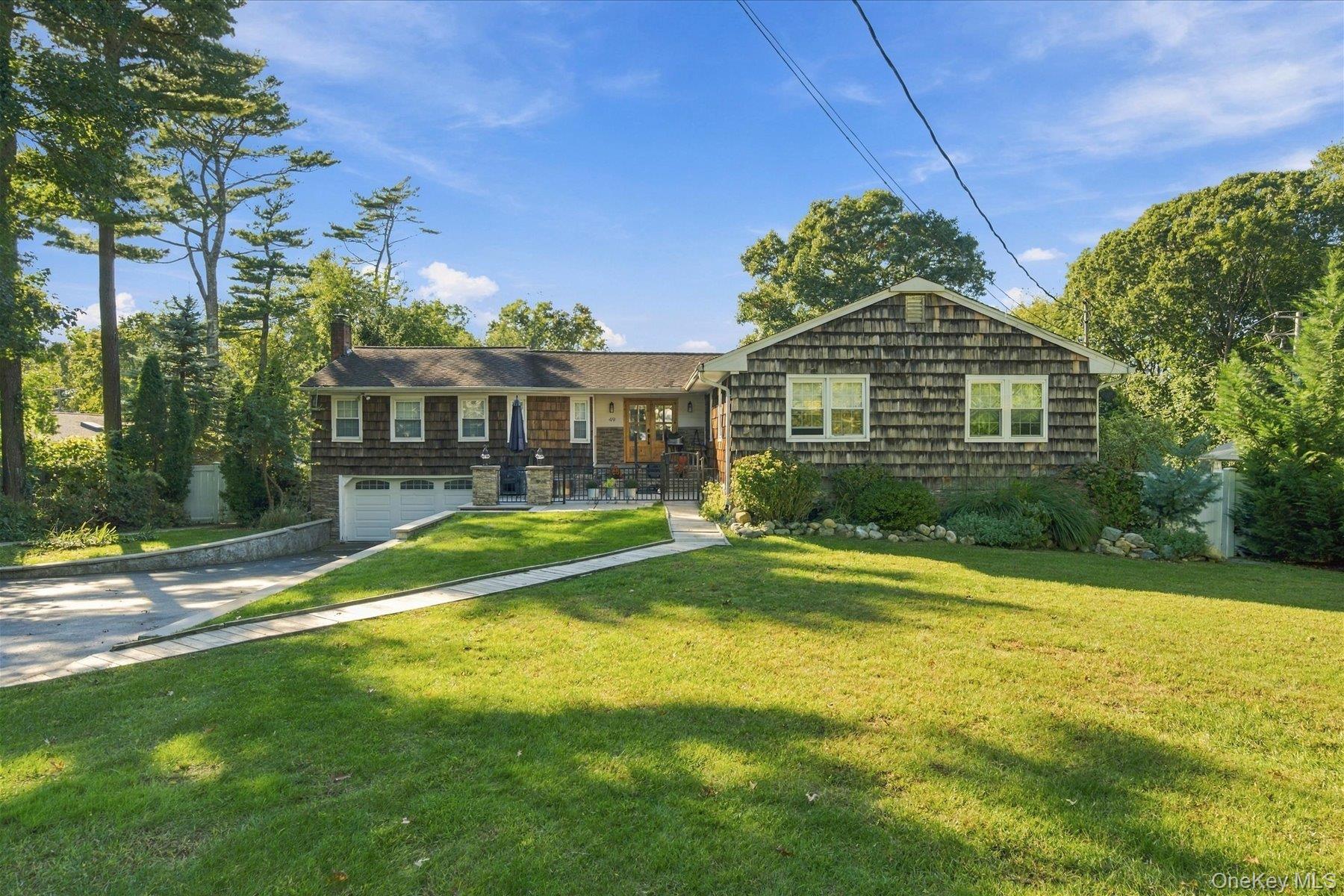 49 Westview Dr, Miller Place, NY 11764