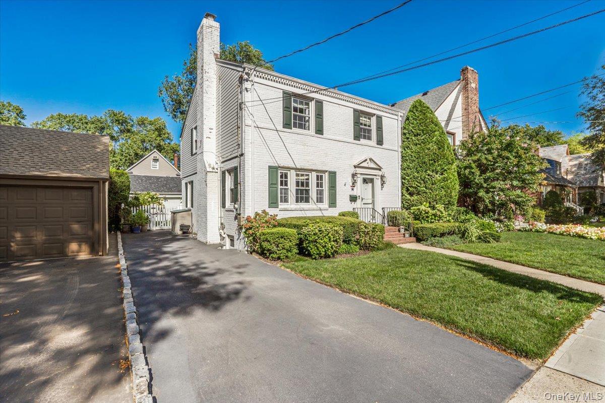 5 Ash St, Floral Park, NY 11001 photo
