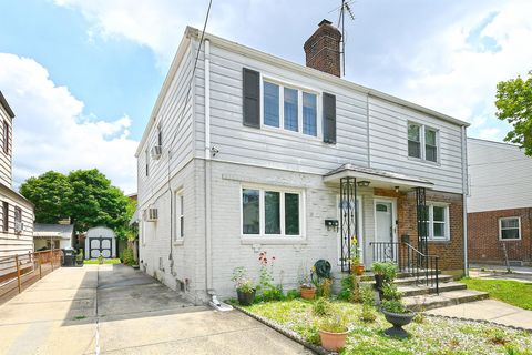 Single Family Residence in Flushing NY 63-05 138th Street.jpg