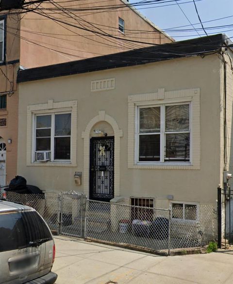 Single Family Residence in Bronx NY 3648 Holland Avenue.jpg