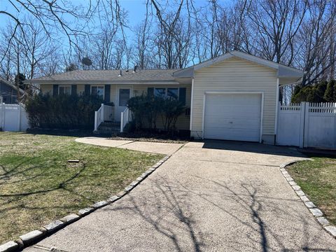 Single Family Residence in Port Jefferson Station NY 118 Montrose Drive.jpg