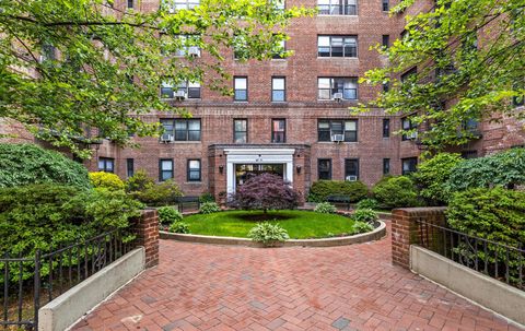 Stock Cooperative in Forest Hills NY 67-71 Yellowstone Boulevard Blvd #3-L.jpg