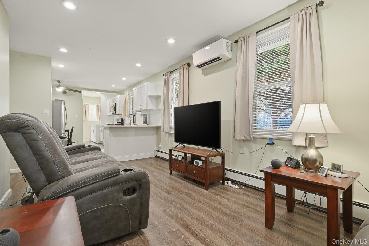 707 5th St, Lindenhurst, NY 11757 photo