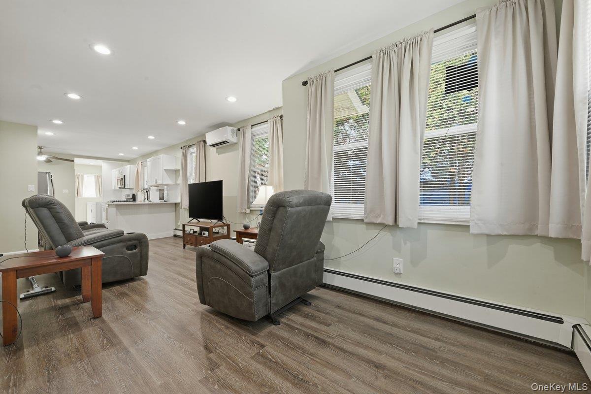 707 5th St, Lindenhurst, NY 11757 photo