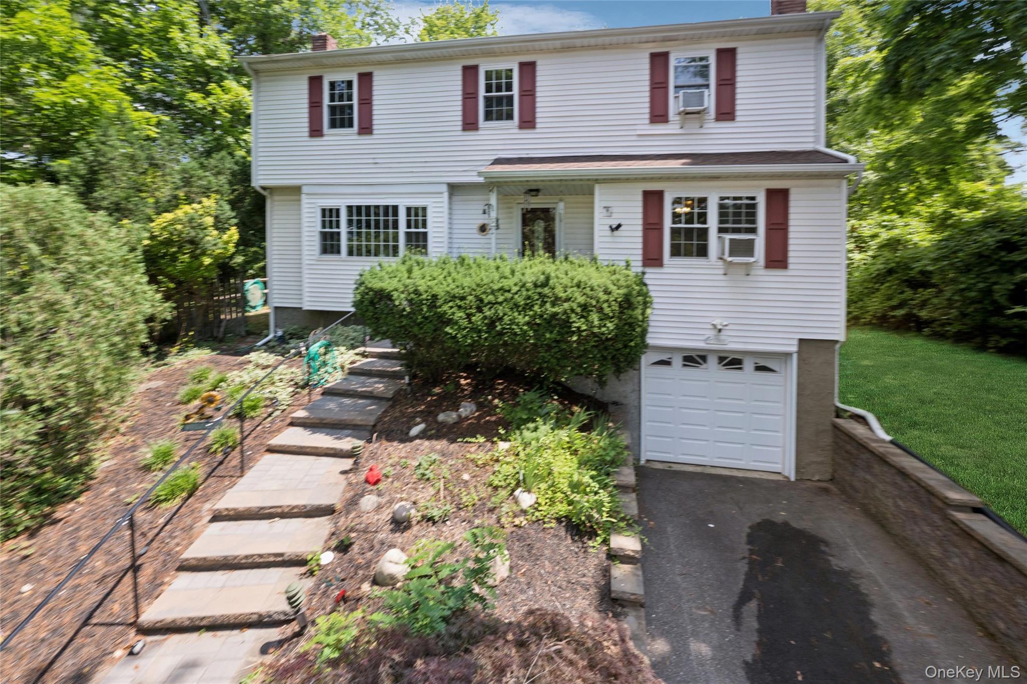 49 Town Ln, Huntington, NY 11743