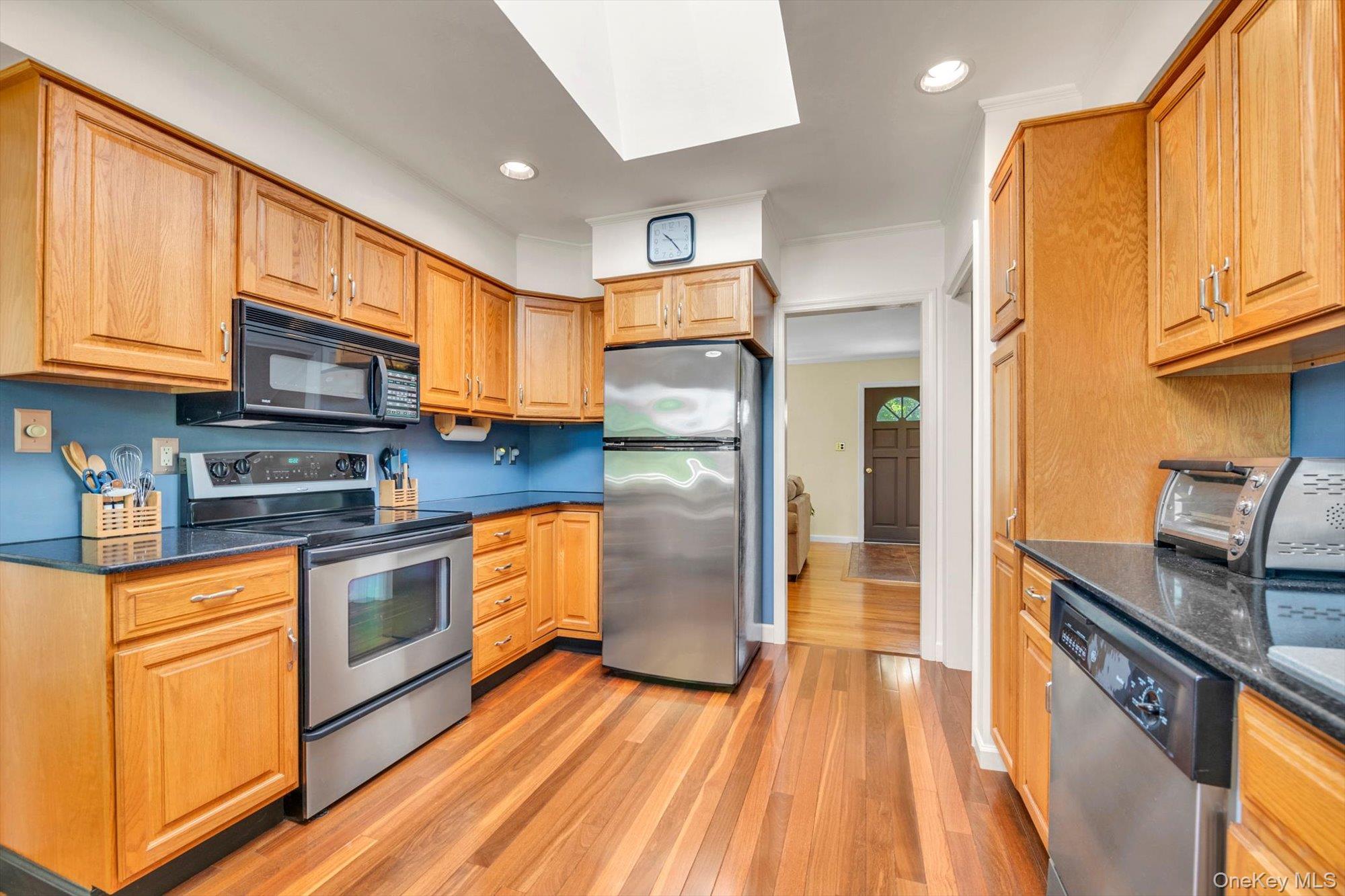 12 Compass Ct, Huntington, NY 11743 photo
