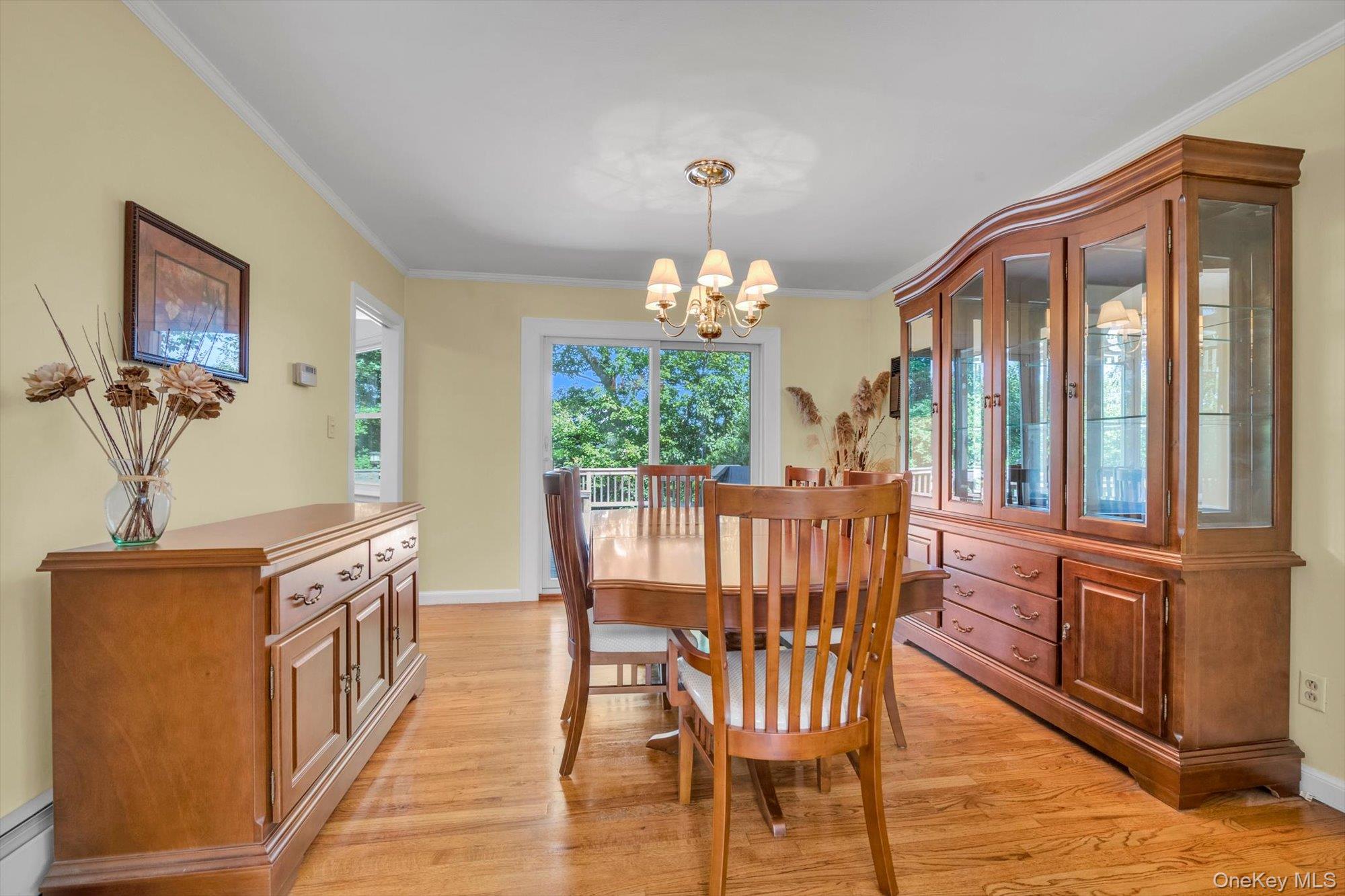 12 Compass Ct, Huntington, NY 11743 photo