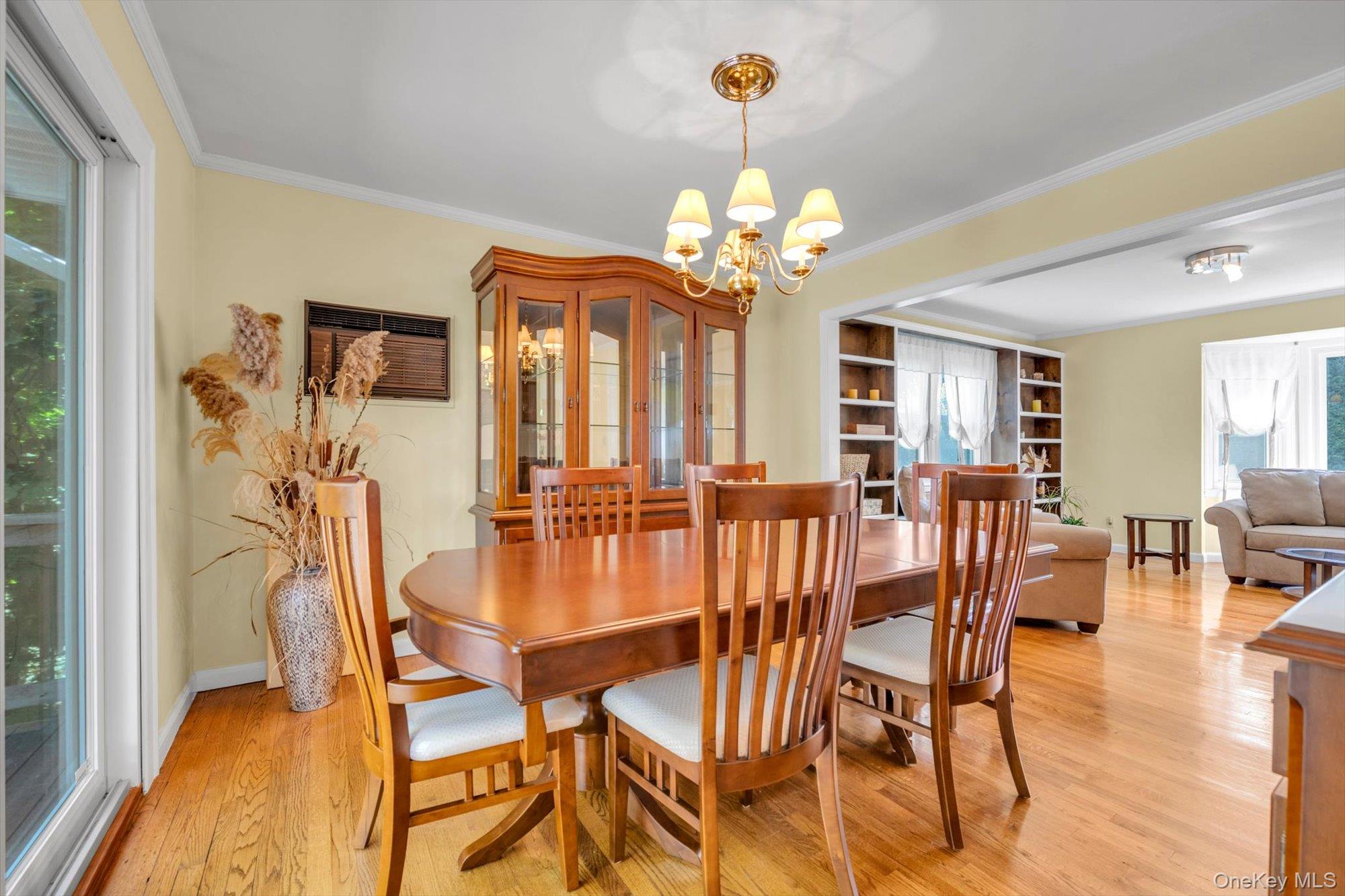 12 Compass Ct, Huntington, NY 11743 photo