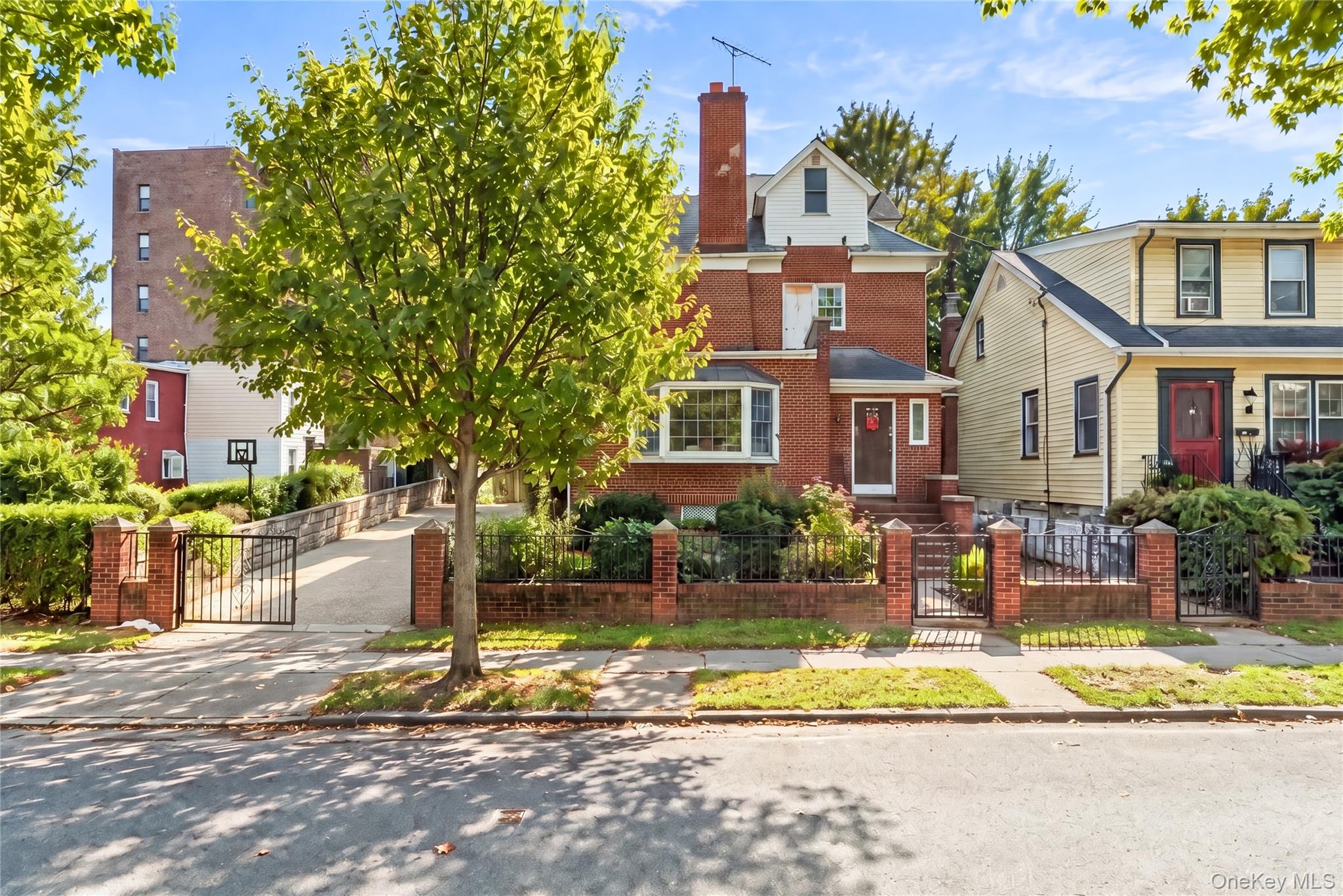 132 238th St, Bronx, NY 10470