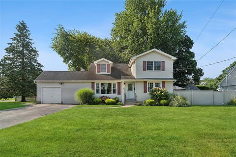 Single Family Residence in Babylon NY 2 Ross Road.jpg